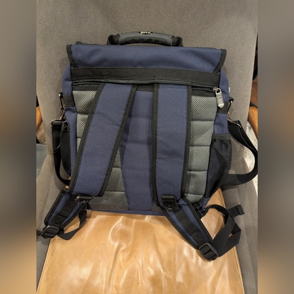 NHL Toronto Maple Leaf convertible backpack Messenger Bag - Picture 9 of 14